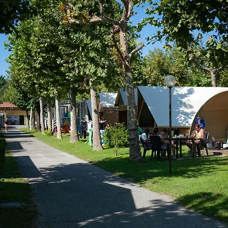 Rose Campingplatz 2*